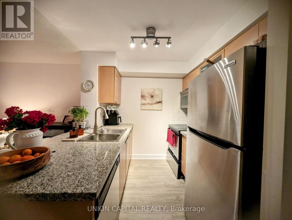 18-418 Harrison Garden Blvd in Toronto, ON - Building Photo