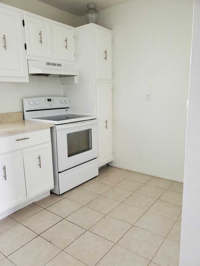 235 Lake Dora Dr in West Palm Beach, FL - Building Photo - Building Photo