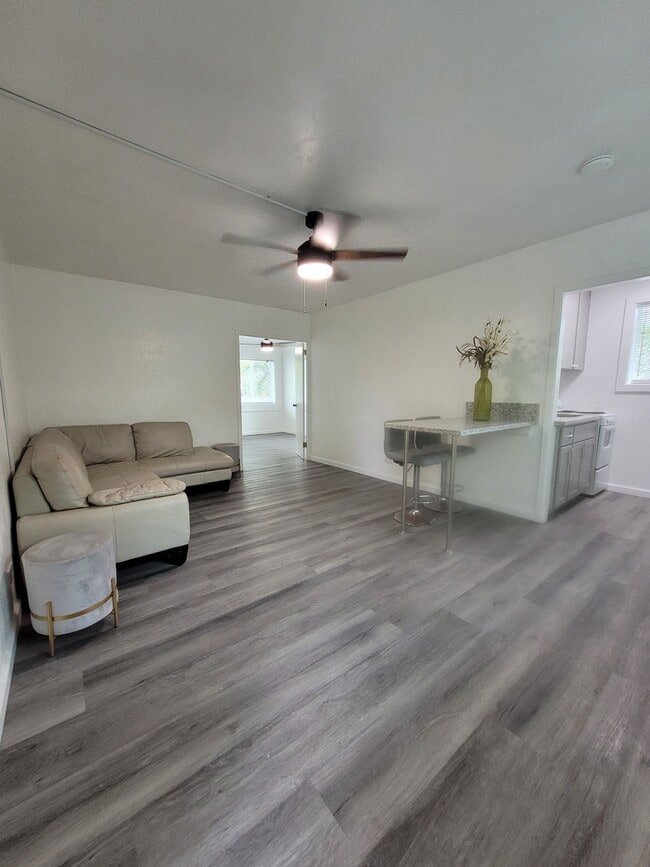 454 Kuamo'o St in Honolulu, HI - Building Photo - Building Photo