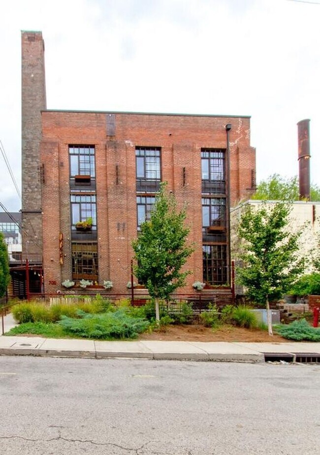 704 Taylor St in Nashville, TN - Building Photo - Building Photo