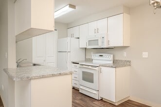 Village at Sunrise in Clackamas, OR - Building Photo - Building Photo