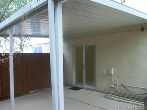 8027 NW 8th St-Unit -3 in Miami, FL - Building Photo - Building Photo