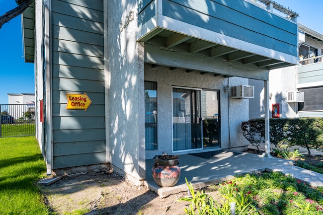 VILLAGE GREEN in Rialto, CA - Building Photo - Building Photo