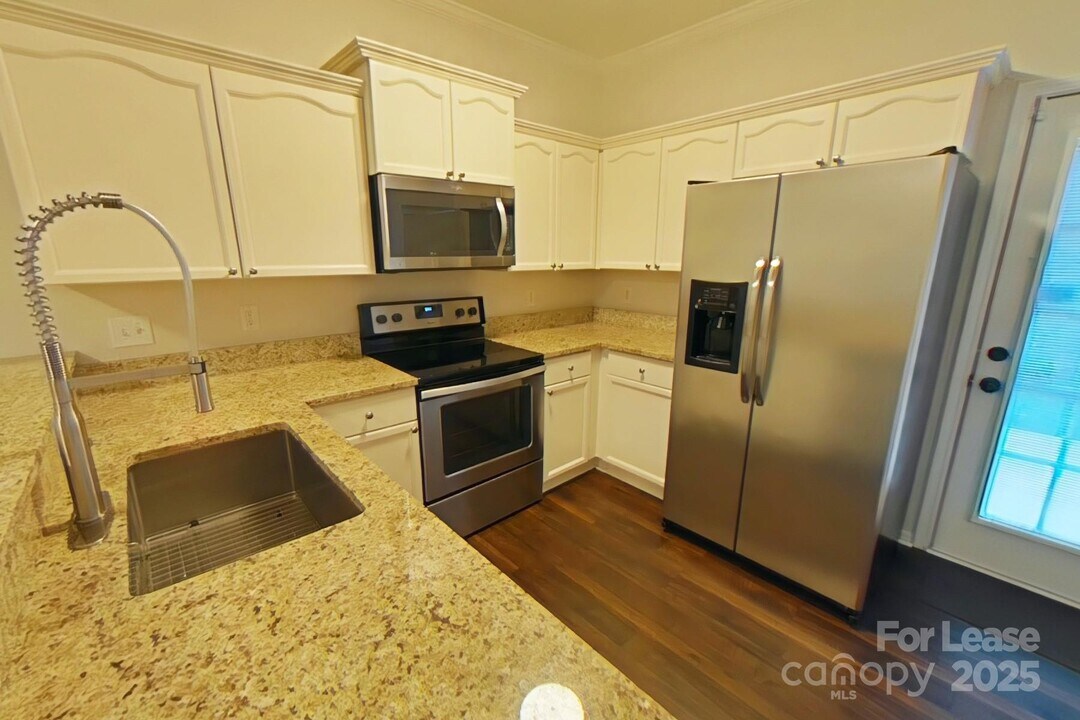 5418 Franklin Springs Cir in Charlotte, NC - Foto de edificio