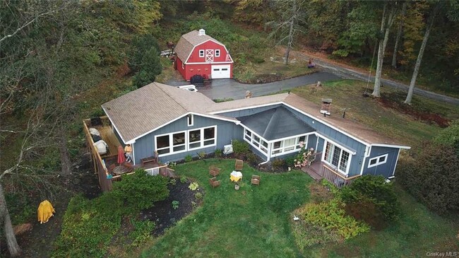 39 Budd Ln in Millerton, NY - Building Photo - Building Photo