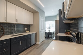 South Broadway Station Townhomes in Denver, CO - Building Photo - Interior Photo