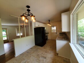 406 Missimer Ln in Vinton, VA - Building Photo - Building Photo