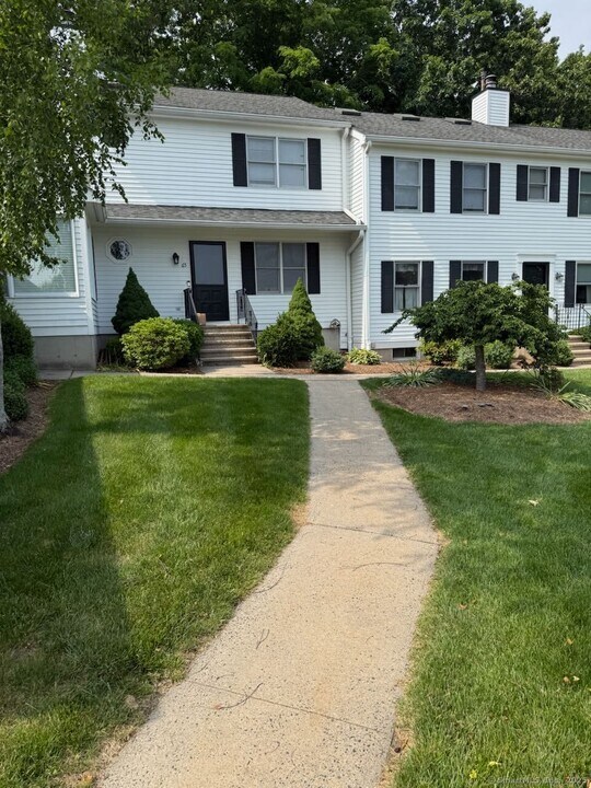 319 Thomaston Rd in Watertown, CT - Building Photo