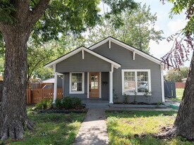 1122 Newport Ave in Dallas, TX - Building Photo