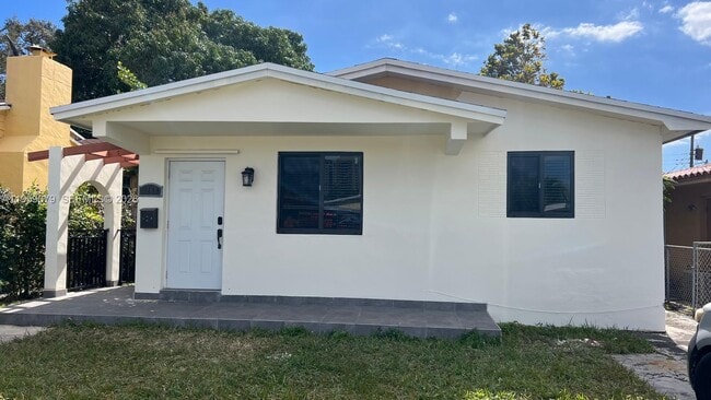 property at 3260 SW 25th St