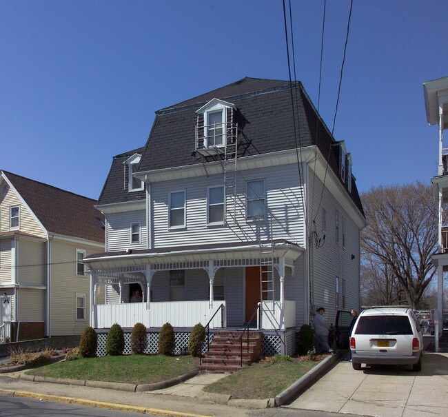536 Bay St in Taunton, MA - Foto de edificio - Building Photo