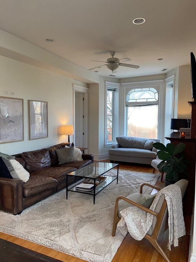 2129 W Potomac Ave, Unit Third in Chicago, IL - Building Photo - Building Photo