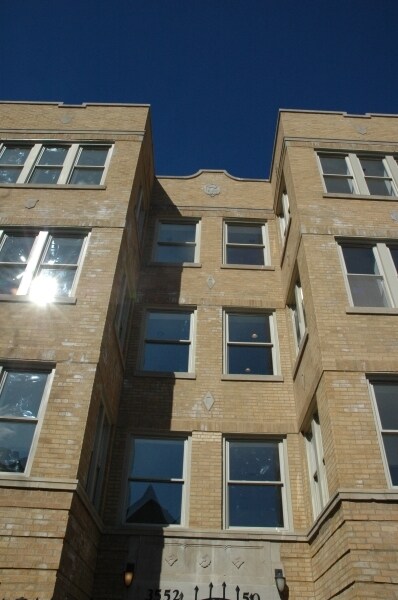 3550 W Lyndale St in Chicago, IL - Foto de edificio