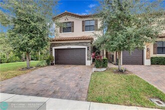 5906 NW 46th Ln in Lauderhill, FL - Foto de edificio - Building Photo