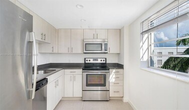 910 West Ave, Unit 236 in Miami Beach, FL - Building Photo - Building Photo