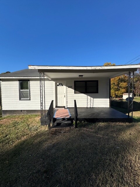 204 Brisco St in Bessemer City, NC - Building Photo