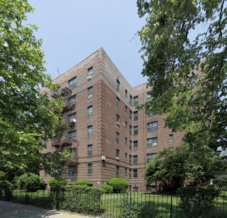 155 Linden Blvd in Brooklyn, NY - Building Photo