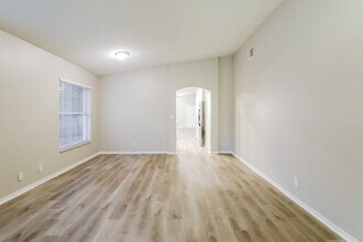 16203 10th St in Pembroke Pines, FL - Foto de edificio - Building Photo