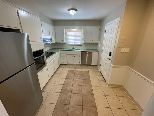 2844 Chamberlain Rd, Unit A in Fairlawn, OH - Foto de edificio - Building Photo