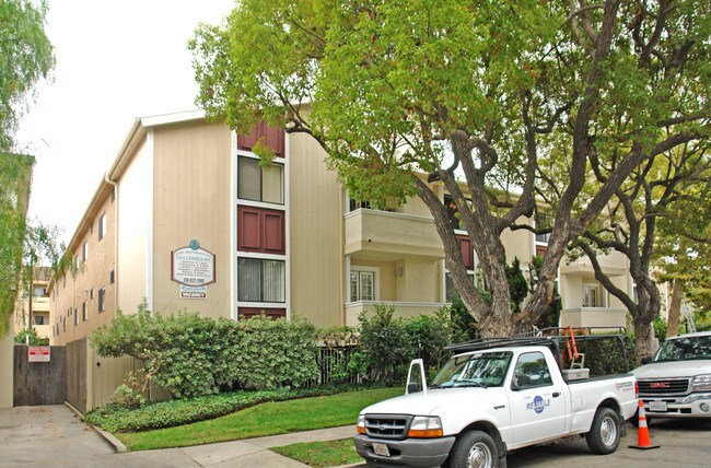 3344 S. Canfield Ave in Los Angeles, CA - Foto de edificio - Building Photo