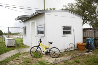 2201 Iona Dr in Cocoa, FL - Foto de edificio - Other