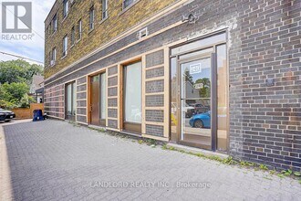 240-240 Durie St in Toronto, ON - Building Photo - Building Photo