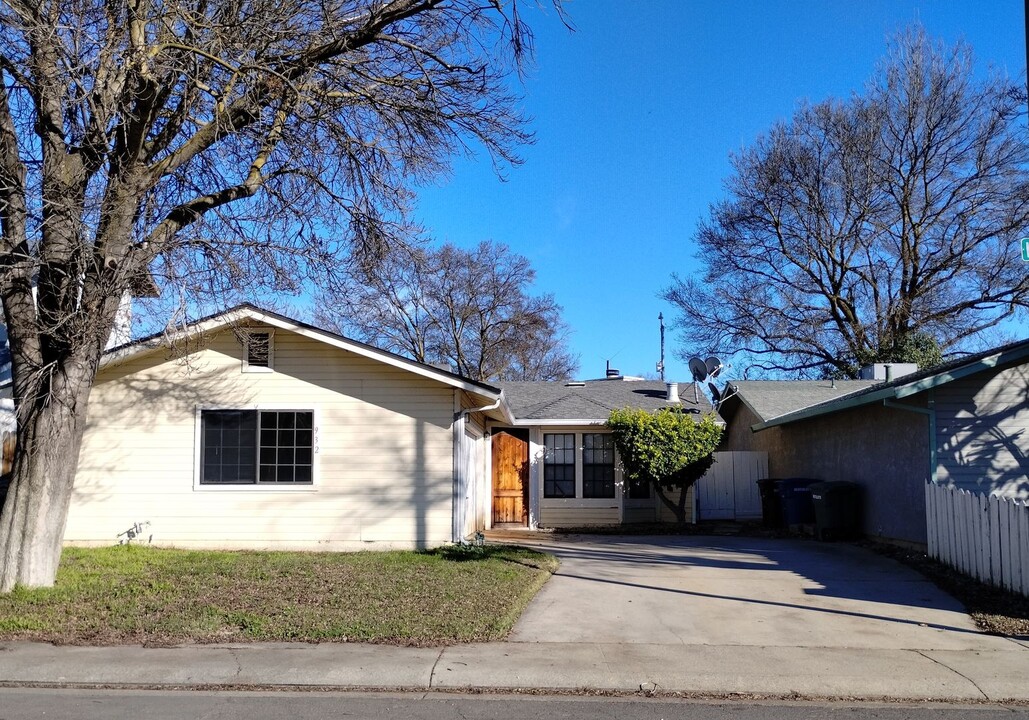 932 Inez Dr in Modesto, CA - Building Photo