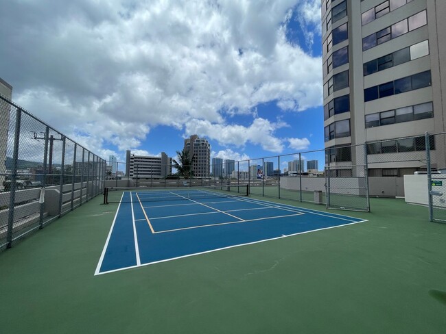 1221 Victoria St in Honolulu, HI - Building Photo - Building Photo