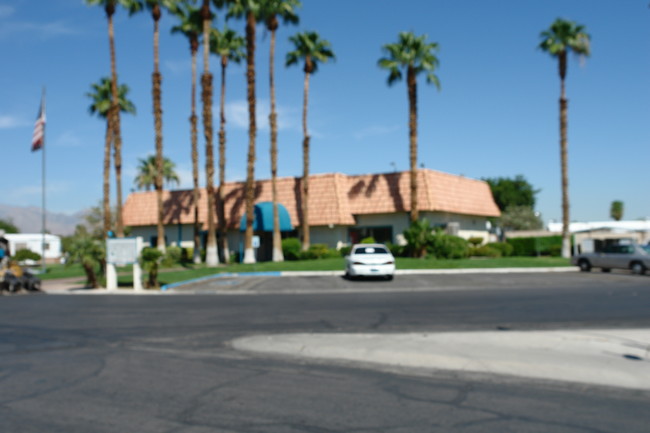 Tropicana Village Mobile Home Community in Las Vegas, NV - Foto de edificio - Building Photo