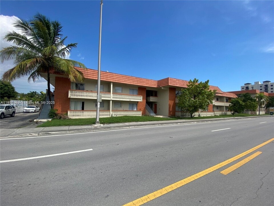 1825 SW 67th Ave in Miami, FL - Building Photo