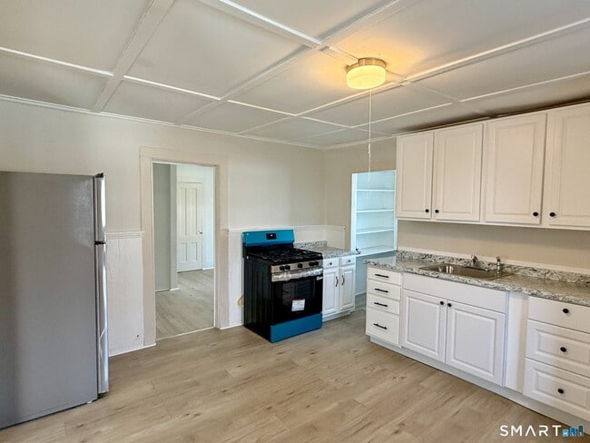 10 Riverside Ave in Torrington, CT - Building Photo - Building Photo