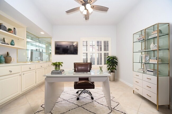 property at 4402 Jamaica Dr