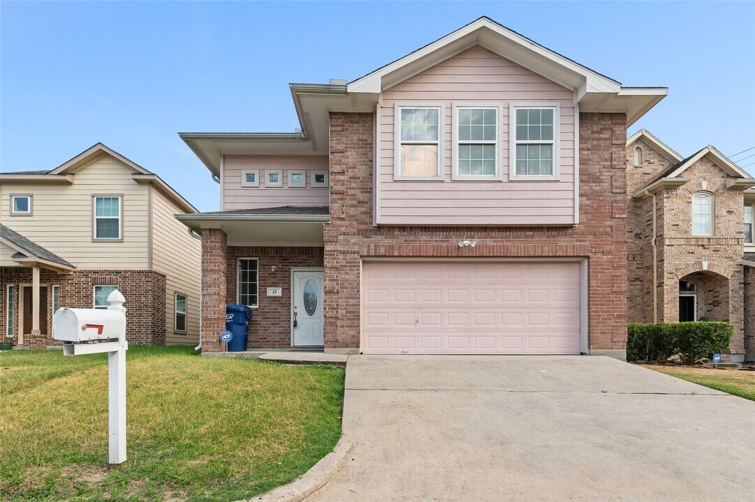 4444 Victory Dr in Houston, TX - Building Photo