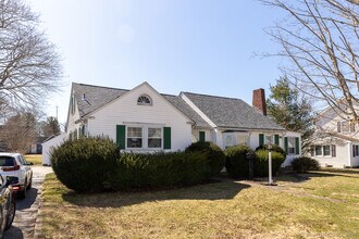 32 Maplewood St in Old Saybrook, CT - Building Photo - Building Photo