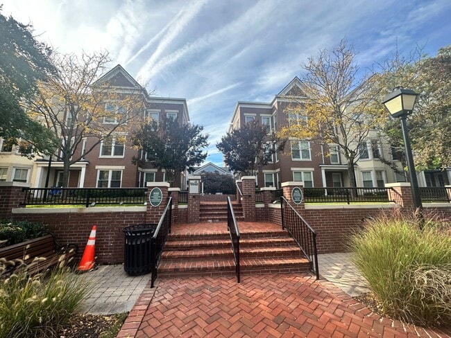 910 Powhatan St in Alexandria, VA - Building Photo - Building Photo