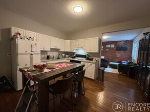 17 Stearns Rd, Unit 15-4 in Brookline, MA - Building Photo - Building Photo