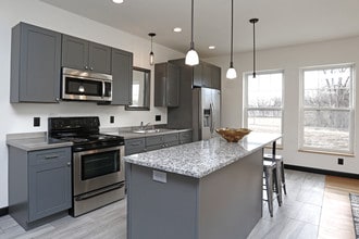 Sibley Parkway Crossing in Mankato, MN - Building Photo - Interior Photo