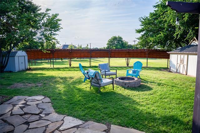 property at 16435 Red Oak Cir N