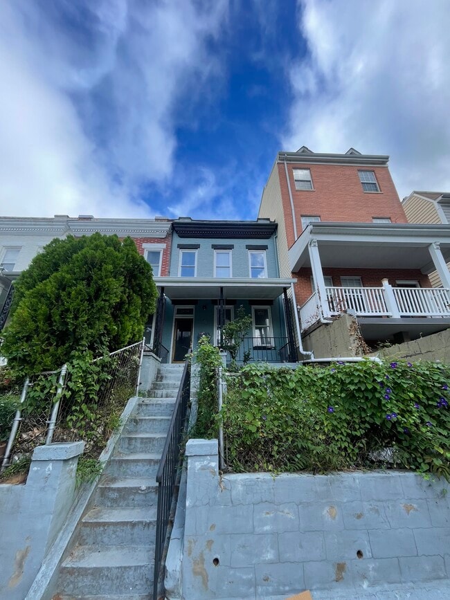 529 Irving St NW, Unit 2