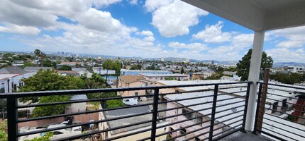 4651 W 18th St in Los Angeles, CA - Building Photo - Building Photo