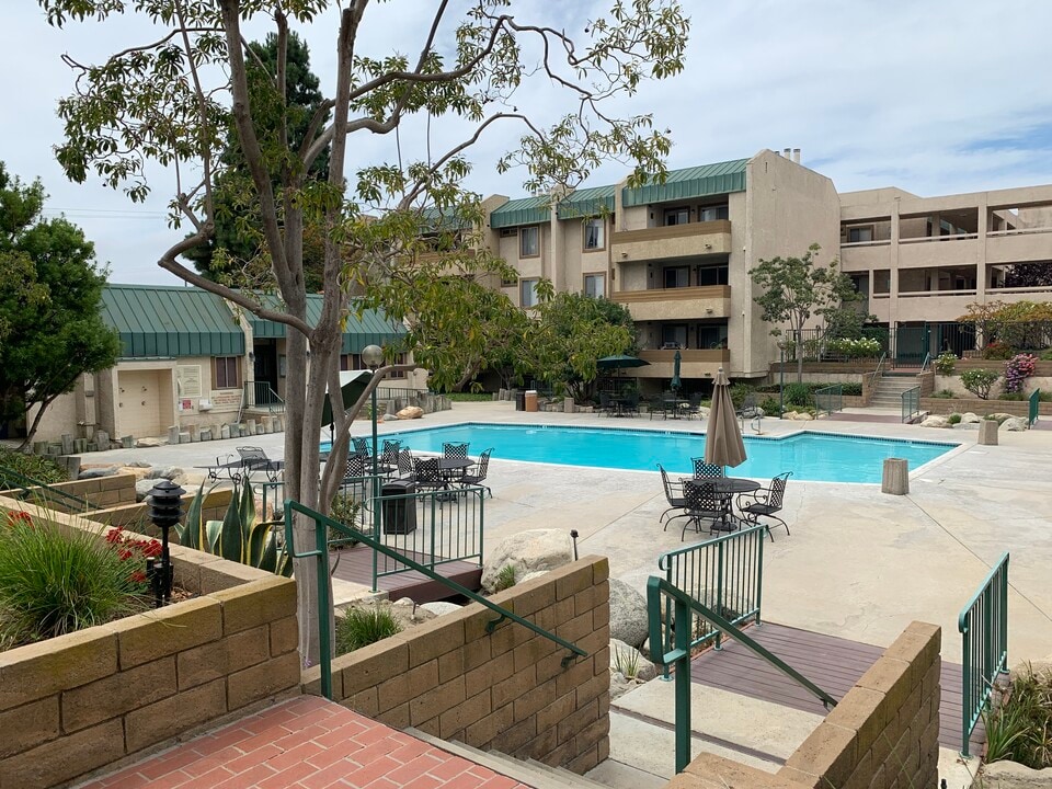 12141 Centralia St, Unit 106 in Lakewood, CA - Building Photo