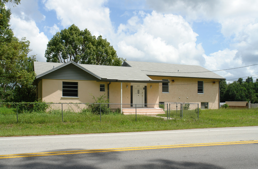 1825 E New York Ave in DeLand, FL - Foto de edificio