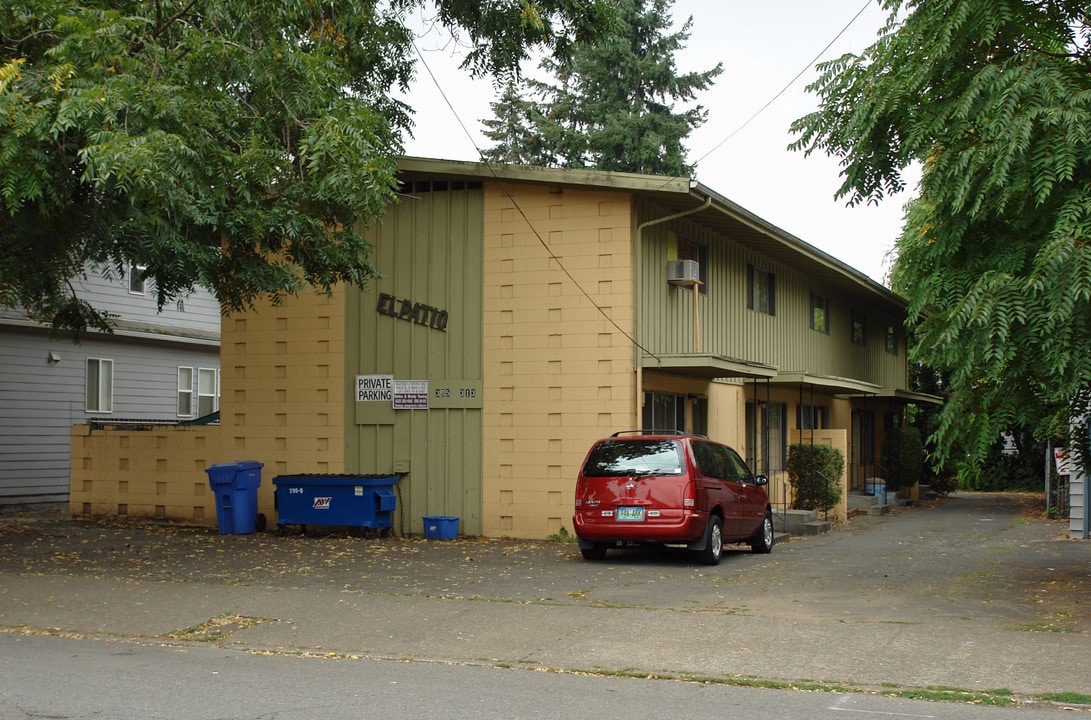 El Patio in Salem, OR - Foto de edificio