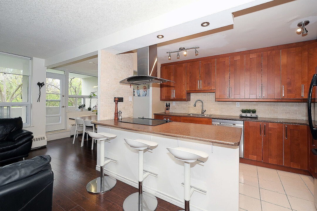 65 Southport St in Toronto, ON - Building Photo