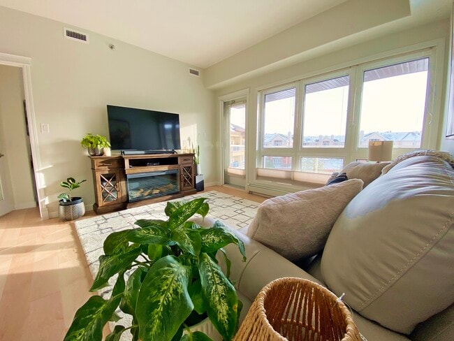 property at 918 Heritage Vw