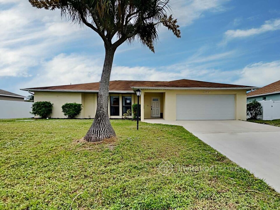 344 SE Fairchild Ave in Port St. Lucie, FL - Building Photo