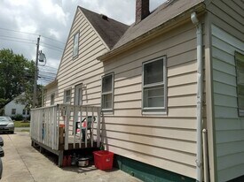 877 E Archwood Ave in Akron, OH - Building Photo