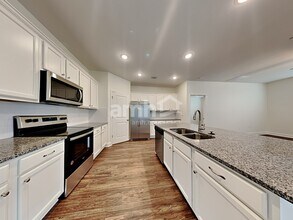 1049 Tan Tara Trl in Jacksonville, FL - Building Photo - Building Photo
