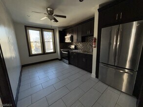 98 Yale Ave in Jersey City, NJ - Building Photo - Building Photo