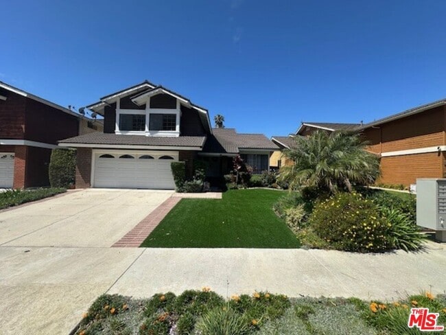 6501 Bradley Pl in Los Angeles, CA - Building Photo - Building Photo